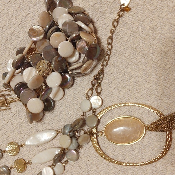 Jules B Beaded Necklace and bracelet bundle with earrings - Picture 9 of 10